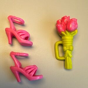 Set Of 2 Accessories: Barbie Rose Tulip Bouquet And Pink Strappy Heels
